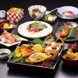 【彩り会席】
金沢の四季を映す会席料理は毎月内容を変えて提供