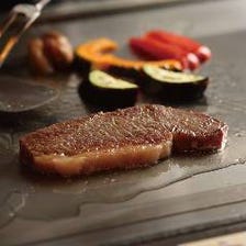 【神戸牛ステーキ ランチコース】神戸牛の肉寿司２貫、メインは神戸牛別格希少部位ステーキ80gなど　全7品