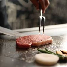 【神戸牛ステーキ ランチコース】神戸牛の肉寿司２貫、メインは神戸牛極上赤身ステーキ100gなど　全7品