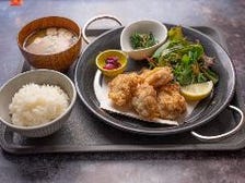 ヤキトリエクスプレス エストフードホール_国産若鶏の旨塩から揚げ定食！