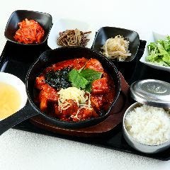 ご飯が進む韓国炒め料理のランチもございます！