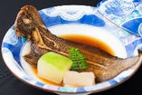 有明海で育ったクチゾコは、シンプルに醤油で煮付けて供する。