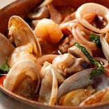 シェフ自慢のオリジナル地中海料理は女性のお客様にも大人気！