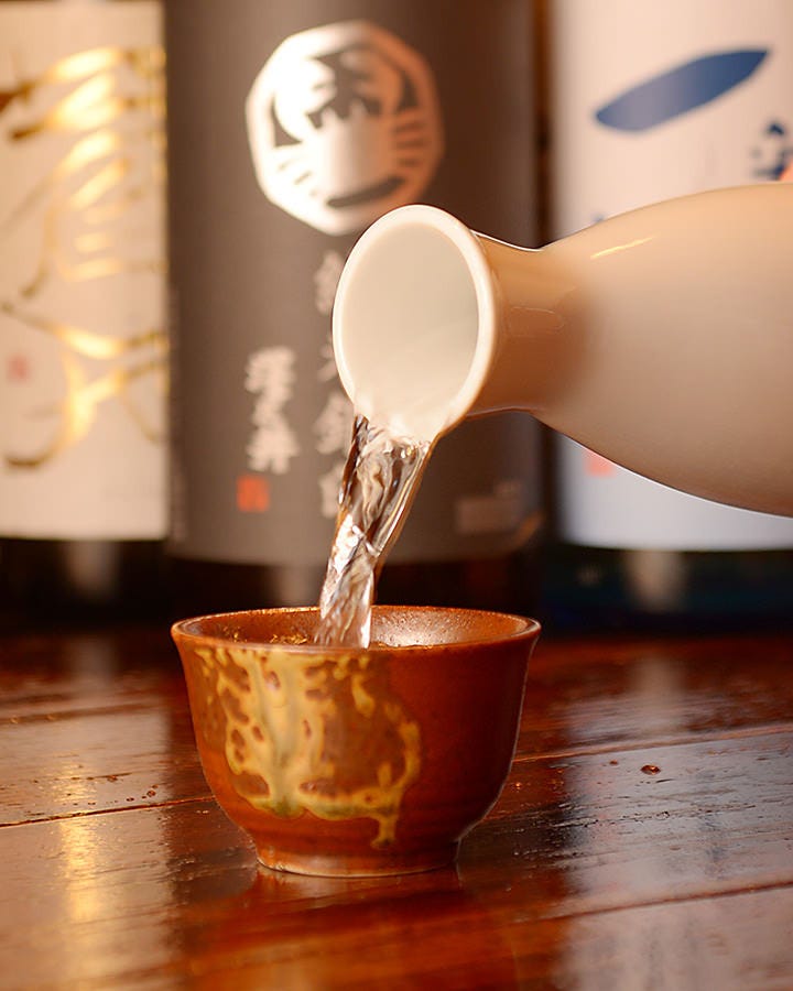 全国から取り寄せた23種類程の日本酒を取り揃えています。