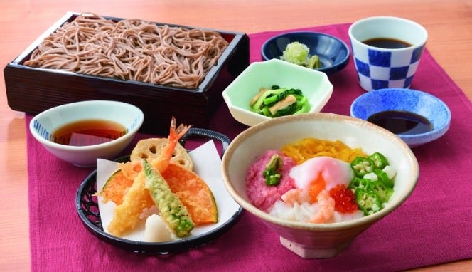 海鮮、天ぷら、おそばが楽しめる「夢庵御膳」がおすすめです。