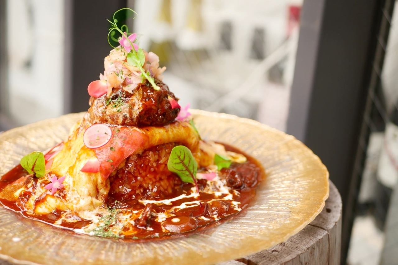 MOON and BACKのハンバーグオムライス