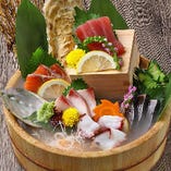 新鮮鮮魚の『お造り五種盛り合わせ』一人前５９０円～