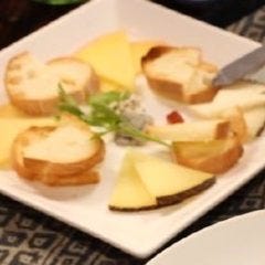 スペイン産5種のチーズ盛り合わせ