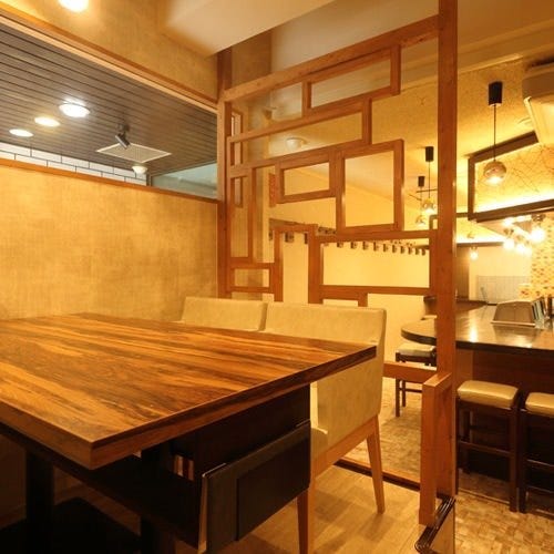 五條家の明るく上品な雰囲気の内観