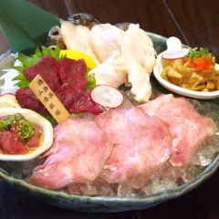 新鮮なお肉ならではの一品!肉刺し盛り合わせ!