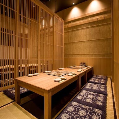 さかな市場 博多筑紫口3号店_和モダンの空間・くつろぎの座敷完備
