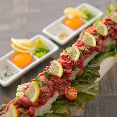 今巷で話題の「ロングユッケ寿司」食べずにはいられない！！