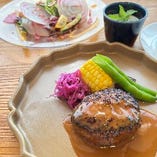肉汁たっぷり☆ハンバーグステーキ　前菜サラダ仕立て付