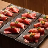 肉寿司三種盛合せ(わさび醤油・自家製ダレ・葱ポン酢)