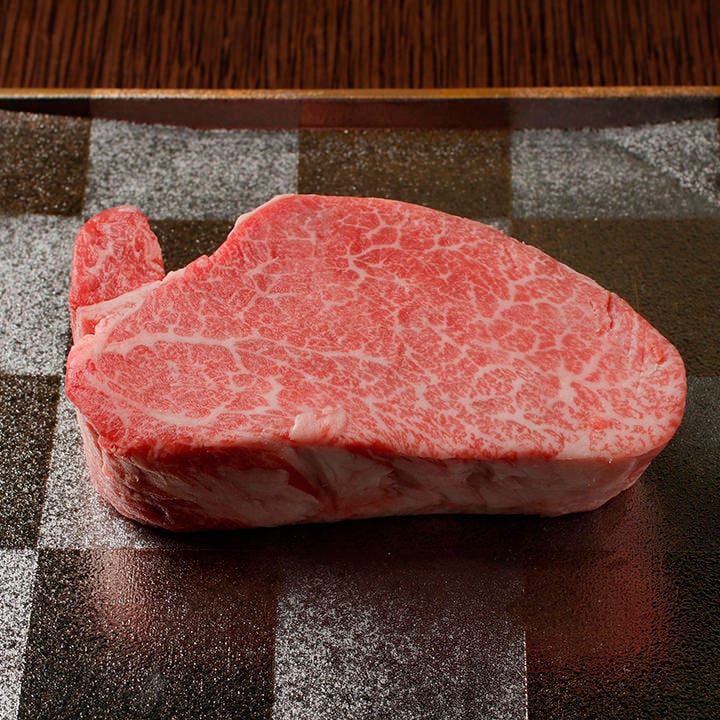 ステーキで味わう厳選長期肥育米沢牛