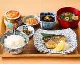 朝の塩サバ定食　　※『いか明太』食べ放題！