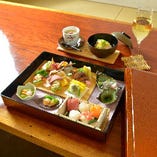 ～ 神楽坂の落ち着いた個室で職人が作る特別な和食料理のご昼食はいかがですか ～