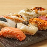 当店の看板でもある高級食材を使った「極み寿司」を味わってください