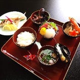 『お食い初め膳』2000円
小鯛付き