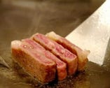 兵庫県産但馬牛三田牛神戸肉
目の前の鉄板で焼き上げます。