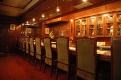 落ち着いた店内は 神戸らしい空間です。