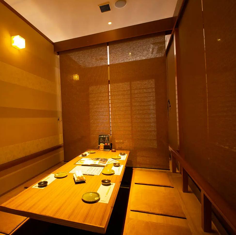 和彩旬彩 うおまん 尼崎キューズモール店_掘りごたつ席のお座敷個室