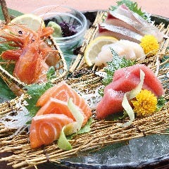 和彩旬彩 うおまん 尼崎キューズモール店_市場直送！厳選旬魚のお造りが自慢です。