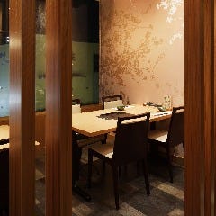 和彩旬彩 うおまん 尼崎キューズモール店_２名様からの少人数テーブル席。