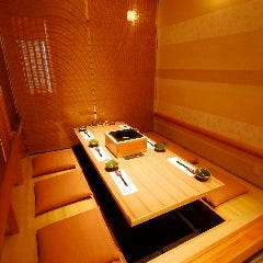 和彩旬彩 うおまん 尼崎キューズモール店_６名様までの掘りごたつ席。すだれで仕切れば個室感覚の空間に。