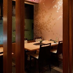 和彩旬彩 うおまん 尼崎キューズモール店_２名様からの少人数テーブル席