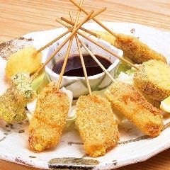 和彩旬彩 うおまん 尼崎キューズモール店_夜の一品メニューも種類豊富にご用意しています。お仕事帰りの一杯にもどうぞ。