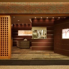 和彩旬彩 うおまん 尼崎キューズモール店_広々としたエントランスで皆様をお迎えいたします。