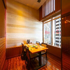 和彩旬彩 うおまん 尼崎キューズモール店_4名様までの個室感覚のテーブル席