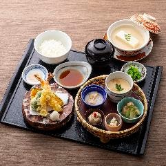 和彩旬彩 うおまん 尼崎キューズモール店_体にやさしいお昼ごはんもご用意しております。