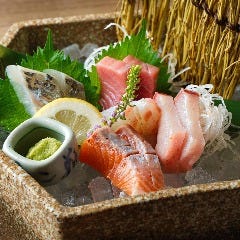 和彩旬彩 うおまん 尼崎キューズモール店_お造り五種盛合わせ