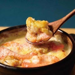 和彩旬彩 うおまん 尼崎キューズモール店_酒粕仕立てのうおまん海鮮グラタン