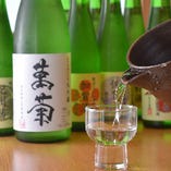 当店の名前を冠した日本酒は純米吟醸。長野県の清らかな水の恵みと米の薫りを味わっていただけます。