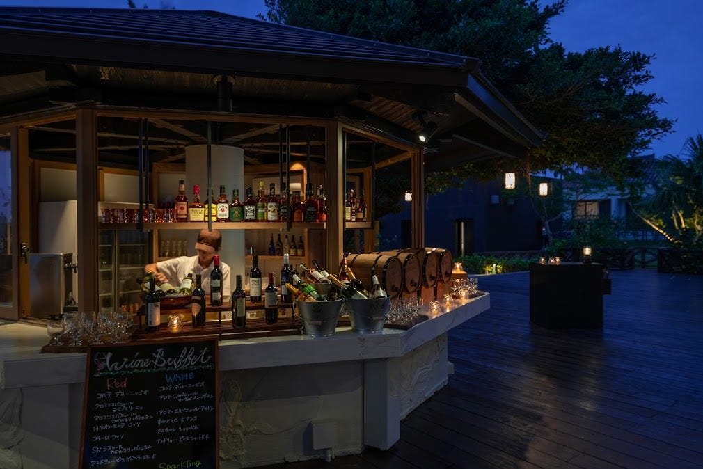 石垣島のレストラン「ビーチサイドグリル 夏至南風」の外観