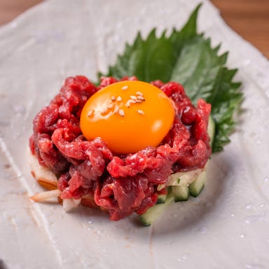 ホルモン焼肉酒場 牛ぎゅう_桜ユッケ