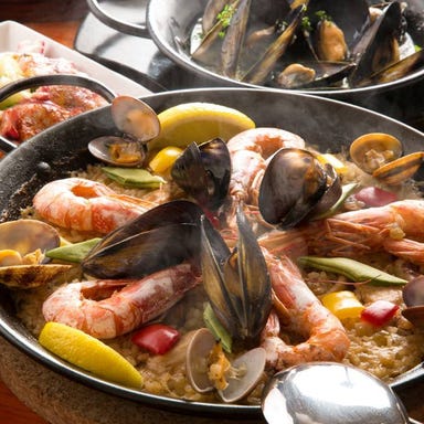 スペインバル&タパス Sol y Luna_人気&定番のパエリアはコースにも!