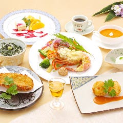 ランチ限定【陽（ひかり）】名物・伊勢海老のサラダと、甲羅揚＆クリームコロッケどちらもご用意する全9品