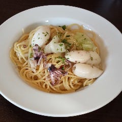 キャベツとヤリイカのペペロンチーニ