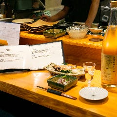 しっぽりと美酒を楽しむ大人のひと時。贅沢な時間をぜひ“蒼”で