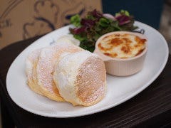 リコッタのスフレパンケーキランチ(季節の野菜サラダ付)