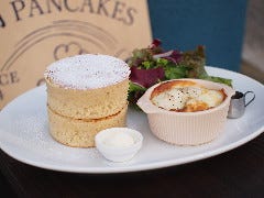 湘南小麦の厚焼きパンケーキランチ(季節の野菜サラダ付)