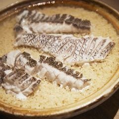 新鮮な魚介や山の幸を使用した創作料理の数々。