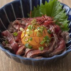 シンタマのユッケ。肉のうまみが存分に味わえます。