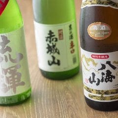 日本酒、ワイン、焼酎、果実酒、サワーなど豊富なラインナップ。