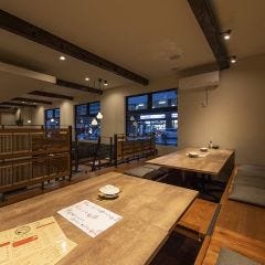 掘り炬燵のお座敷や個室も完備。様々な宴会シーンに◎