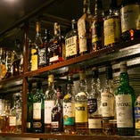 スコッチ、バーボン、ジャパニーズなど世界中のウィスキーをラインナップ